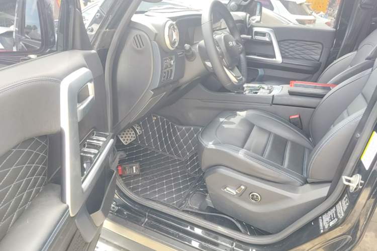 Used BAIC Off-Road BJ40 2023 2.0T Automatic Four-Wheel Drive Urban Hunter Edition Chivalrous Type Driver Seat