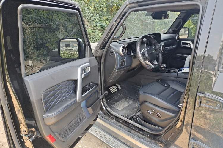 Used BAIC Off-Road BJ40 2023 2.0T Automatic Two-Wheel Drive Urban Hunter Edition Chivalrous Type Driver Seat