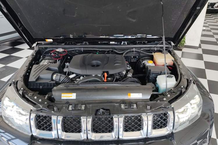 Used BAIC Off-Road BJ40 2023 2.0T Automatic Four-Wheel Drive Urban Hunter Edition Chivalrous Type Engine Bay