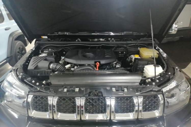 Used BAIC Off-Road BJ40 2023 2.0T Automatic Four-Wheel Drive Urban Hunter Edition Chivalrous Type Engine Bay