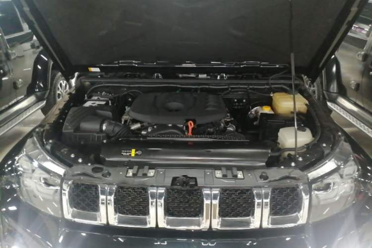 Used BAIC Off-Road BJ40 2023 2.0T Automatic Four-Wheel Drive Urban Hunter Edition Chivalrous Type Engine Bay