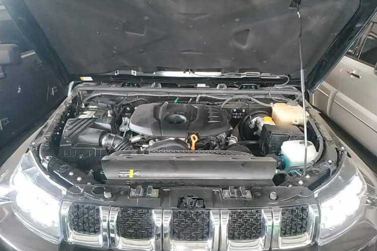 Used BAIC Off-Road BJ40 2023 2.0T Automatic Four-Wheel Drive Urban Hunter Edition Chivalrous Type Engine Bay