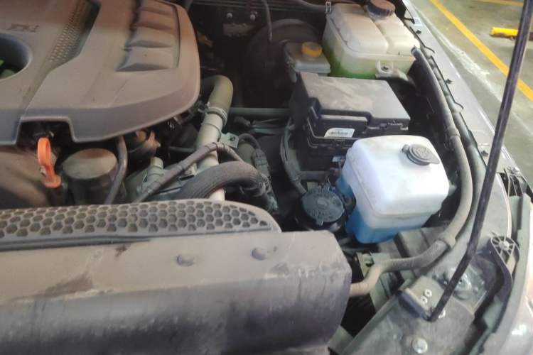 Used BAIC Off-Road BJ40 2023 2.0T Automatic Four-Wheel Drive Urban Hunter Edition Chivalrous Type Engine Bay Left