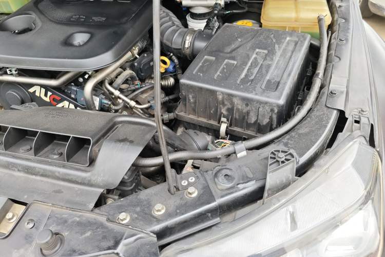 Used BAIC Off-Road BJ40 2023 2.0D Automatic Four-Wheel Drive Blade Hero Edition Adventurer Type Engine Bay Left