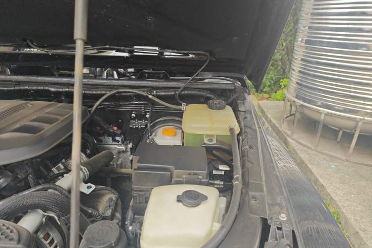 Used BAIC Off-Road BJ40 2023 2.0T Automatic Four-Wheel Drive Urban Hunter Edition Chivalrous Type Engine Bay Left