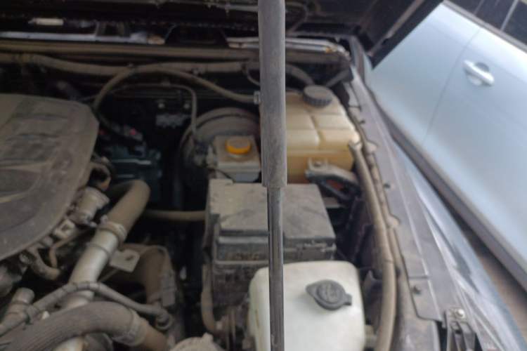 Used BAIC Off-Road BJ40 2023 2.0T Automatic Four-Wheel Drive Urban Hunter Edition Chivalrous Type Engine Bay Left