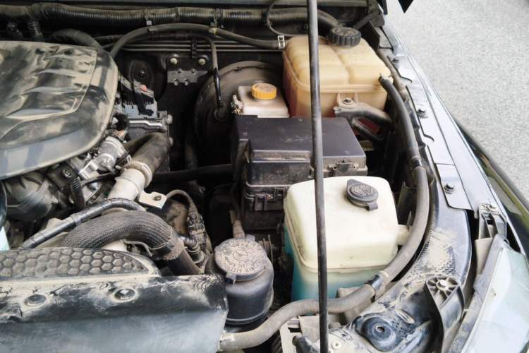Used BAIC Off-Road BJ40 2023 2.0T Automatic Four-Wheel Drive Urban Hunter Edition Chivalrous Type Engine Bay Left