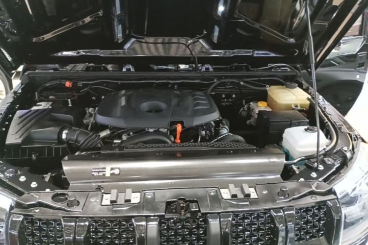 Used BAIC Off-Road BJ40 2023 2.0T Automatic Four-Wheel Drive Urban Hunter Edition Chivalrous Type Engine Bay