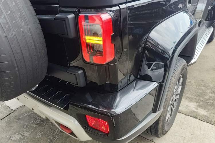 Used BAIC Off-Road BJ40 2023 2.0T Automatic Four-Wheel Drive Urban Hunter Edition Chivalrous Type Exterior 1