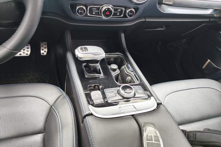 Used BAIC Off-Road BJ40 2023 2.0T Automatic Four-Wheel Drive Urban Hunter Edition Chivalrous Type Gear Lever
