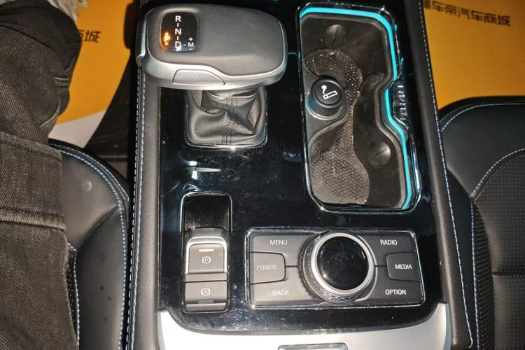 Used BAIC Off-Road BJ40 2023 2.0T Automatic Four-Wheel Drive Urban Hunter Edition Chivalrous Type Gear Lever