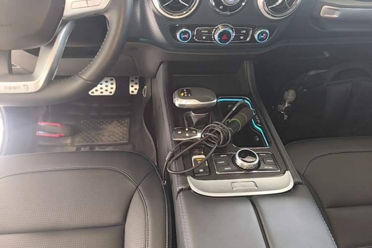 Used BAIC Off-Road BJ40 2023 2.0T Automatic Four-Wheel Drive Urban Hunter Edition Chivalrous Type Gear Lever