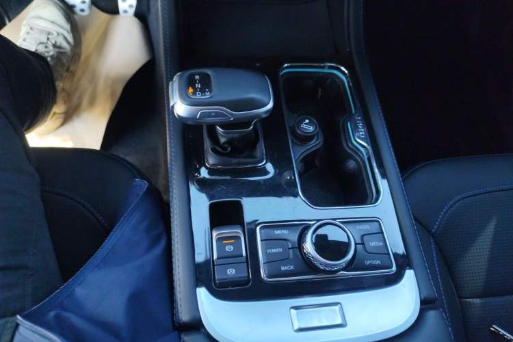 Used BAIC Off-Road BJ40 2023 2.0T Automatic Four-Wheel Drive Urban Hunter Edition Chivalrous Type Gear Lever