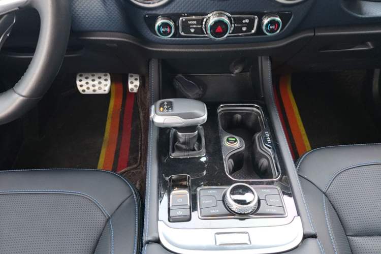 Used BAIC Off-Road BJ40 2023 2.0T Automatic Four-Wheel Drive Urban Hunter Edition Chivalrous Type Gear Lever