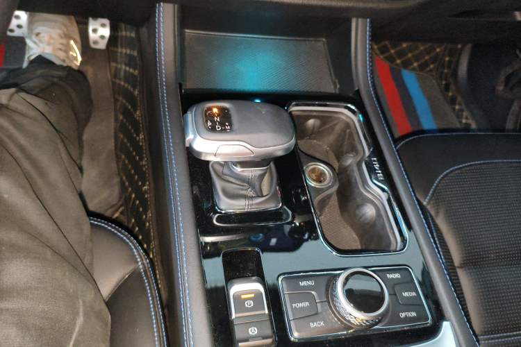 Used BAIC Off-Road BJ40 2023 2.0D Automatic Four-Wheel Drive Blade Hero Edition Adventurer Type Gear Lever