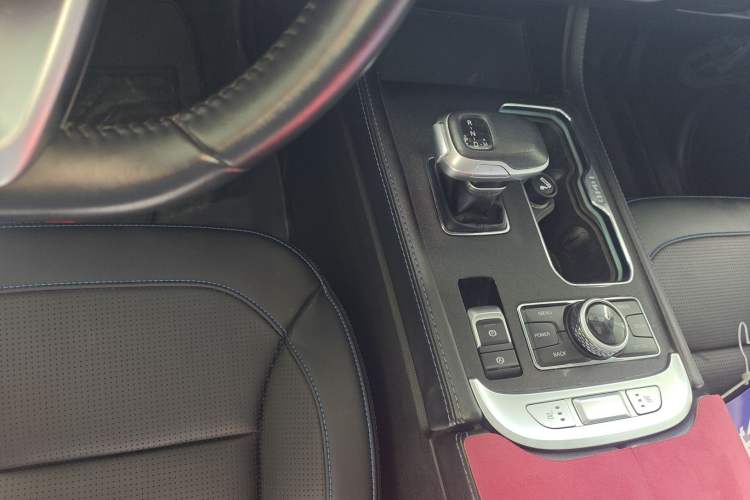 Used BAIC Off-Road BJ40 2023 2.0D Automatic Four-Wheel Drive Blade Hero Edition Adventurer Type Gear Lever