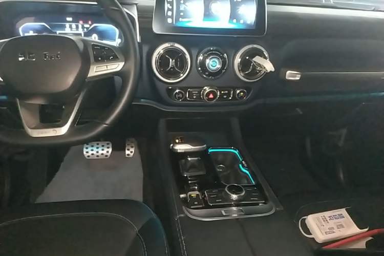 Used BAIC Off-Road BJ40 2023 2.0T Automatic Four-Wheel Drive Urban Hunter Edition Chivalrous Type Gear Lever
