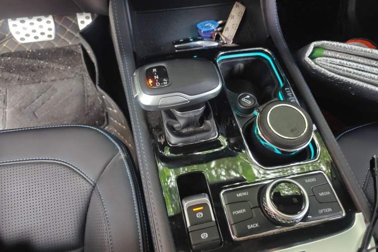 Used BAIC Off-Road BJ40 2023 2.0T Automatic Four-Wheel Drive Urban Hunter Edition Chivalrous Type Gear Lever