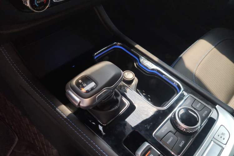 Used BAIC Off-Road BJ40 2023 2.0T Automatic Four-Wheel Drive Urban Hunter Edition Prestige Version Gear Lever