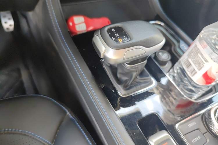 Used BAIC Off-Road BJ40 2023 2.0D Automatic Four-Wheel Drive Blade Hero Edition Adventurer Type (with Front and Rear Electronic Locks) Gear Lever