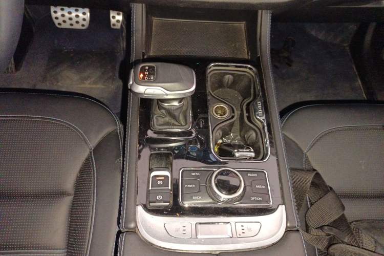 Used BAIC Off-Road BJ40 2023 2.0D Automatic Four-Wheel Drive Blade Hero Edition Adventurer Type Gear Lever