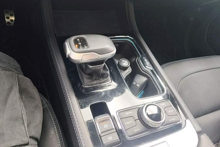 Used BAIC Off-Road BJ40 2023 2.0T Automatic Four-Wheel Drive Urban Hunter Edition Chivalrous Type Gear Lever