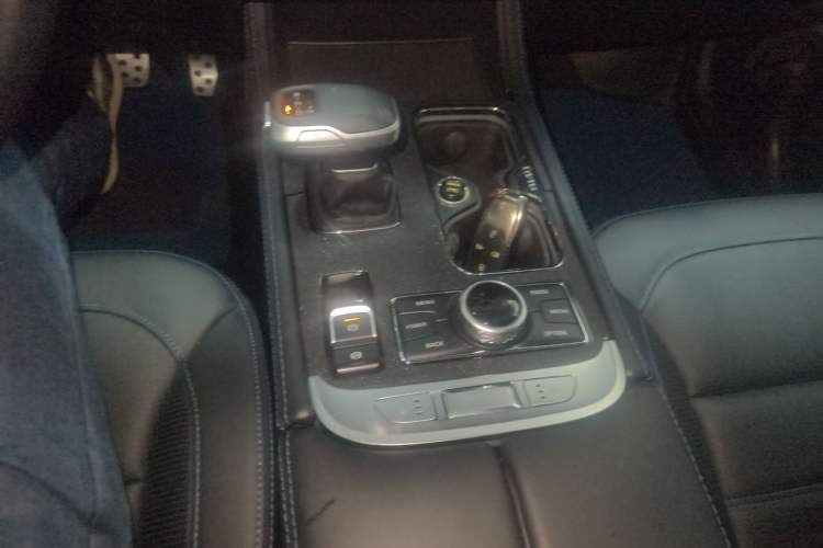 Used BAIC Off-Road BJ40 2023 2.0D Automatic Four-Wheel Drive Blade Hero Edition Adventurer Type Gear Lever