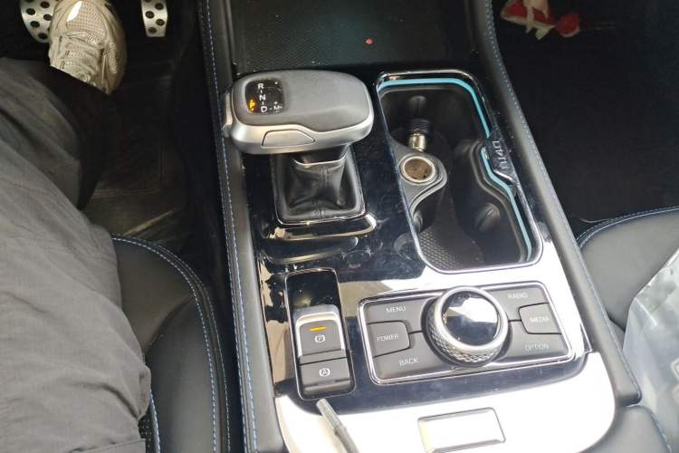 Used BAIC Off-Road BJ40 2023 2.0T Automatic Two-Wheel Drive Urban Hunter Edition Chivalrous Type Gear Lever