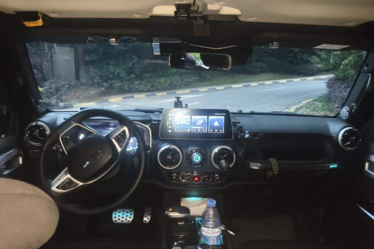 Used BAIC Off-Road BJ40 2023 2.0D Automatic Four-Wheel Drive Blade Hero Edition Adventurer Type (with Front and Rear Electronic Locks) Headliner