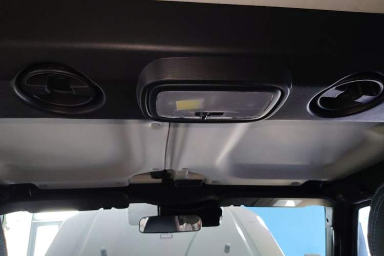 Used BAIC Off-Road BJ40 2023 2.0T Automatic Four-Wheel Drive Urban Hunter Edition Chivalrous Type Headliner