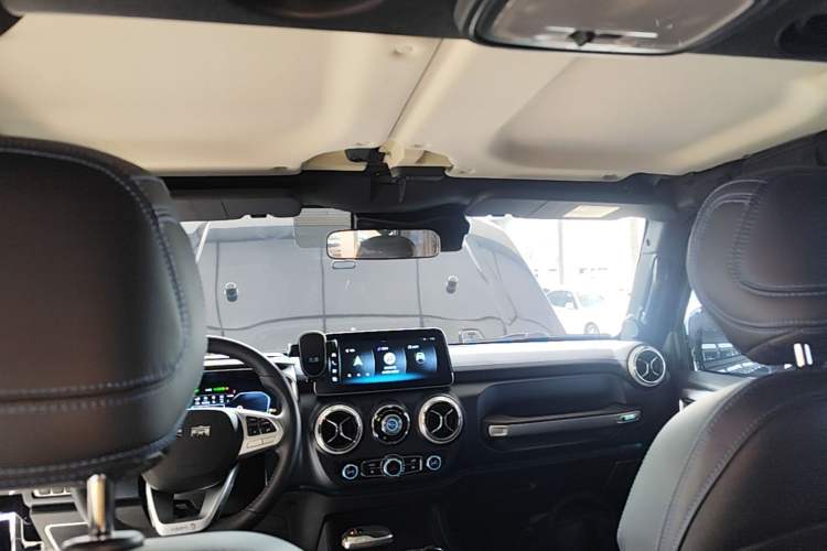 Used BAIC Off-Road BJ40 2023 2.0T Automatic Four-Wheel Drive Urban Hunter Edition Chivalrous Type Headliner