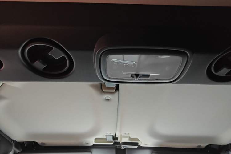 Used BAIC Off-Road BJ40 2023 2.0D Automatic Four-Wheel Drive Blade Hero Edition Adventurer Type Headliner