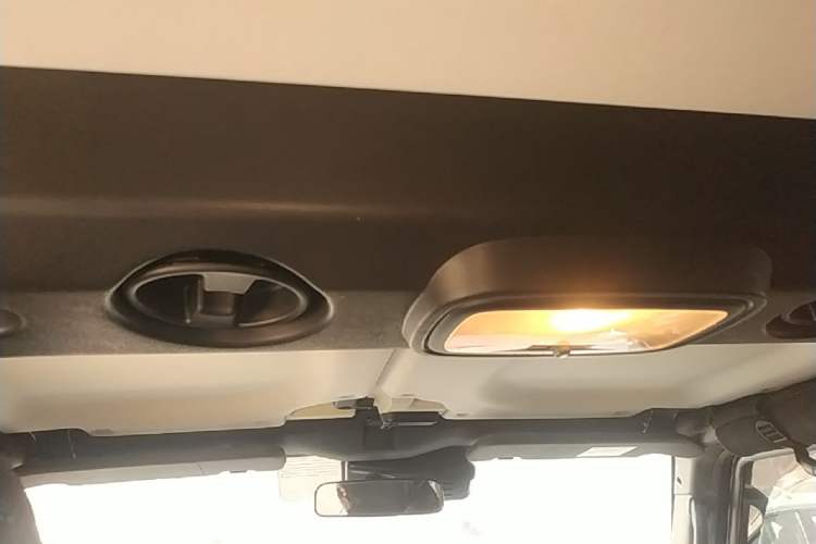 Used BAIC Off-Road BJ40 2023 2.0D Automatic Four-Wheel Drive Blade Hero Edition Adventurer Type (with Front and Rear Electronic Locks) Headliner