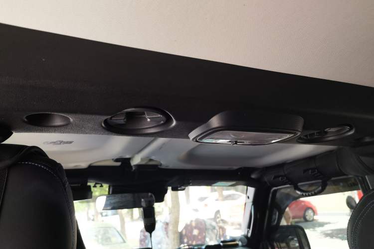 Used BAIC Off-Road BJ40 2023 2.0D Automatic Four-Wheel Drive Blade Hero Edition Adventurer Type Headliner