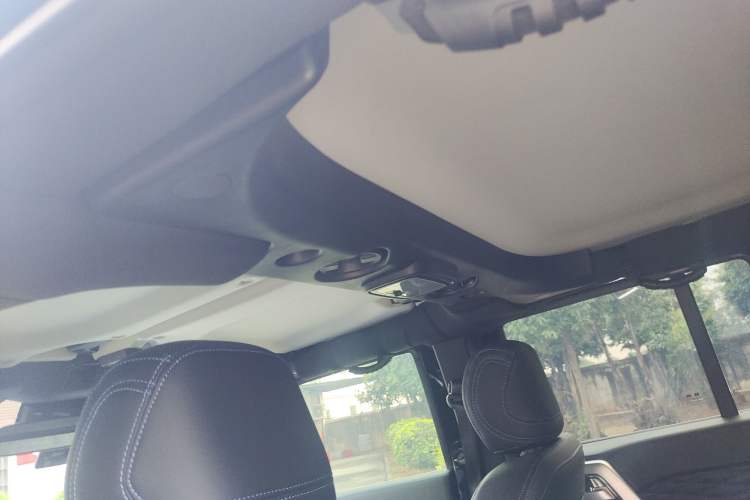 Used BAIC Off-Road BJ40 2023 2.0T Automatic Four-Wheel Drive Urban Hunter Edition Chivalrous Type Headliner