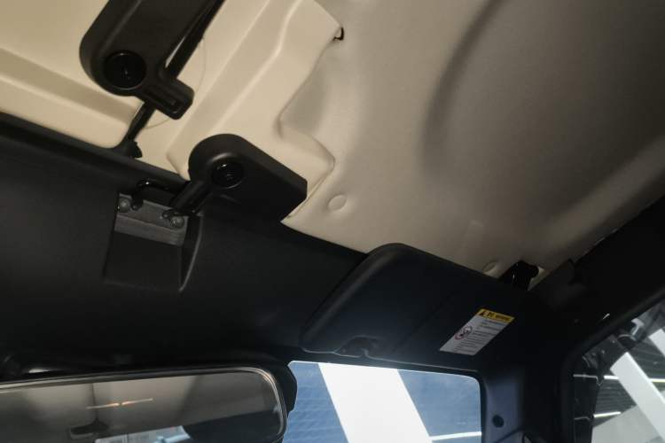 Used BAIC Off-Road BJ40 2023 2.0T Automatic Four-Wheel Drive Urban Hunter Edition Chivalrous Type Headliner