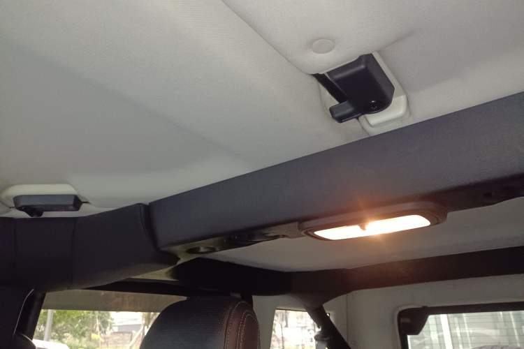Used BAIC Off-Road BJ40 2023 2.0T Automatic Four-Wheel Drive Urban Hunter Edition Chivalrous Type Headliner