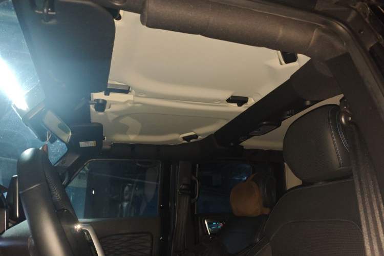 Used BAIC Off-Road BJ40 2023 2.0T Automatic Four-Wheel Drive Urban Hunter Edition Chivalrous Type Headliner