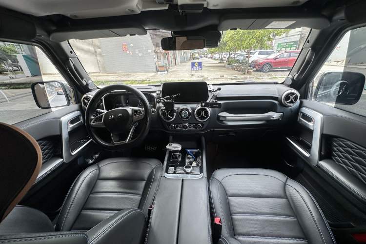 Used BAIC Off-Road BJ40 2023 2.0D Automatic Four-Wheel Drive Blade Hero Edition Adventurer Type Interior 2
