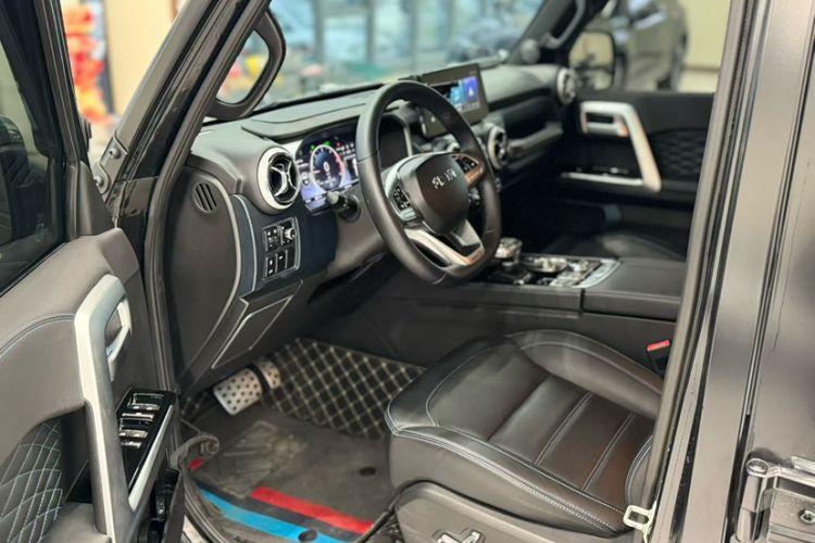 Used BAIC Off-Road BJ40 2023 2.0D Automatic Four-Wheel Drive Blade Hero Edition Adventurer Type Interior 2