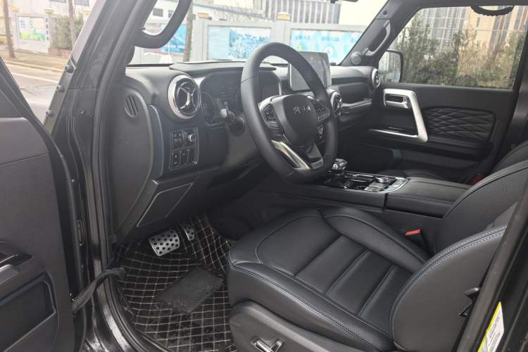 Used BAIC Off-Road BJ40 2023 2.0D Automatic Four-Wheel Drive Blade Hero Edition Adventurer Type Interior 2