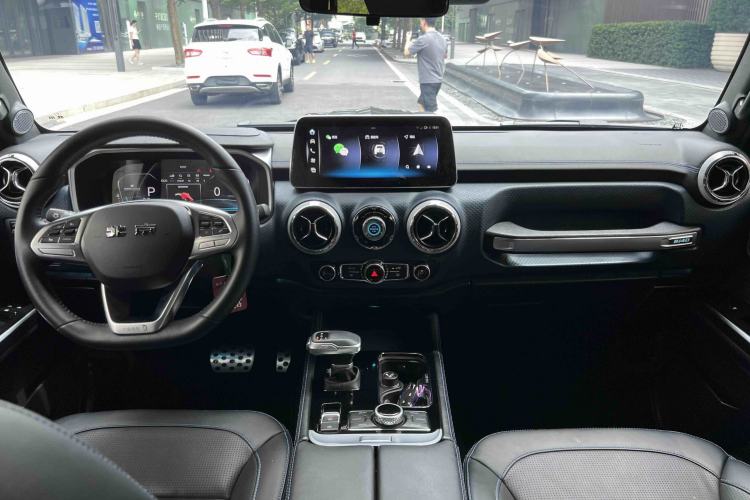 Used BAIC Off-Road BJ40 2023 2.0T Automatic Four-Wheel Drive Urban Hunter Edition Chivalrous Type Interior 2