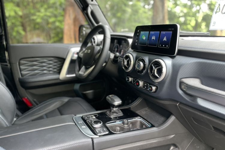 Used BAIC Off-Road BJ40 2023 2.0T Automatic Four-Wheel Drive Urban Hunter Edition Chivalrous Type Interior 2