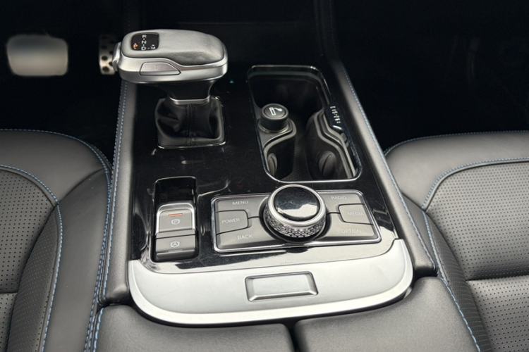 Used BAIC Off-Road BJ40 2023 2.0T Automatic Four-Wheel Drive Urban Hunter Edition Chivalrous Type Interior 3