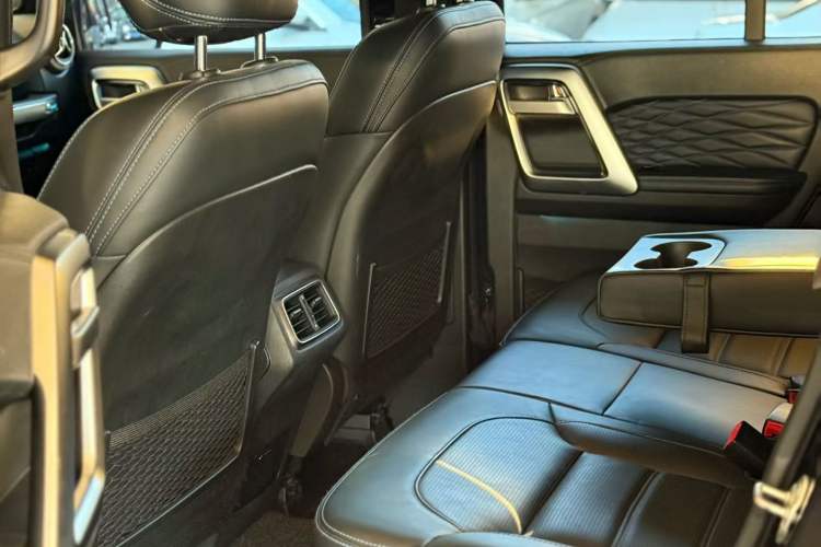Used BAIC Off-Road BJ40 2023 2.0T Automatic Four-Wheel Drive Urban Hunter Edition Chivalrous Type Interior 3