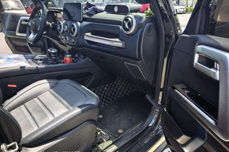 Used BAIC Off-Road BJ40 2023 2.0T Automatic Four-Wheel Drive Urban Hunter Edition Chivalrous Type Interior 4