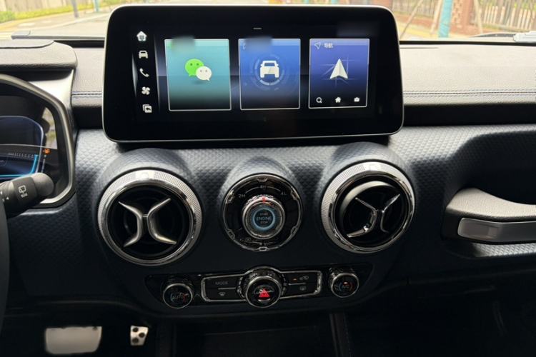 Used BAIC Off-Road BJ40 2023 2.0T Automatic Four-Wheel Drive Urban Hunter Edition Chivalrous Type Interior 5
