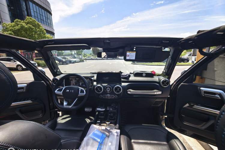 Used BAIC Off-Road BJ40 2023 2.0T Automatic Four-Wheel Drive Urban Hunter Edition Chivalrous Type Interior 5