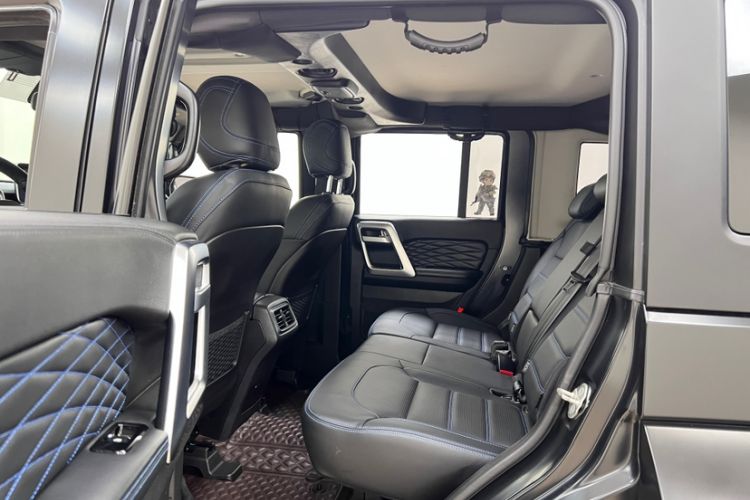 Used BAIC Off-Road BJ40 2023 2.0D Automatic Four-Wheel Drive Blade Hero Edition Adventurer Type Interior 6