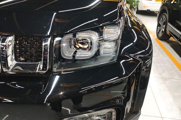 Used BAIC Off-Road BJ40 2023 2.0T Automatic Four-Wheel Drive Urban Hunter Edition Chivalrous Type Left Front Headlight